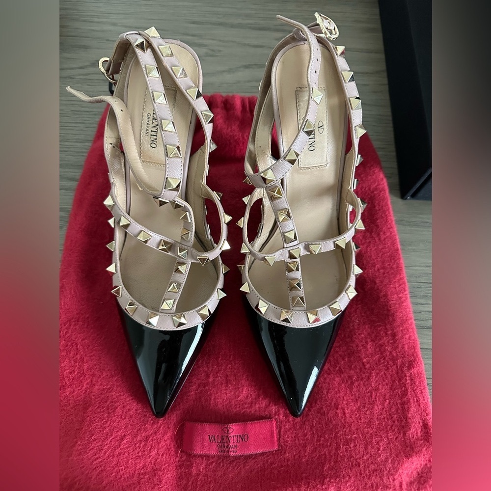 Valentino Garavani women’s rockstud pump